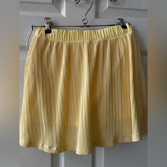 Alo Micro Plisse Tennis Skirt Limited Edition Lemon Ice Color sz S - Picture 7 of 14